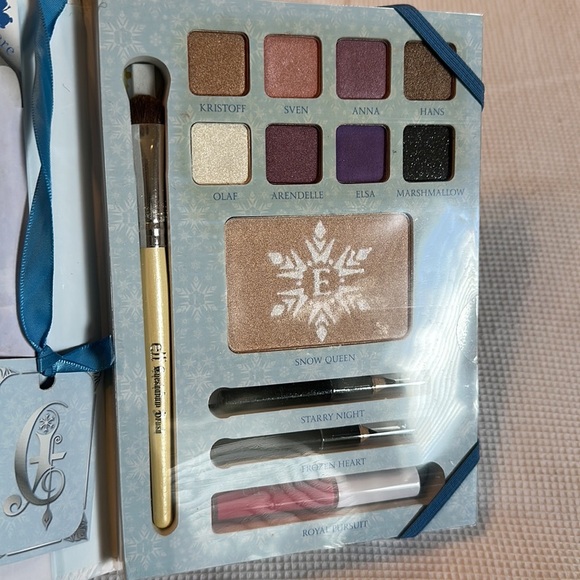 ELF Disney Elsa Snow and Ice Beauty Book Makeup - Picture 7 of 16